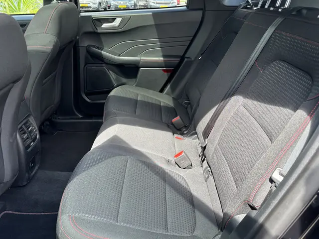 Ford Kuga 2.5 PHEV ST-Line X 2023 Hybride Benzine 15