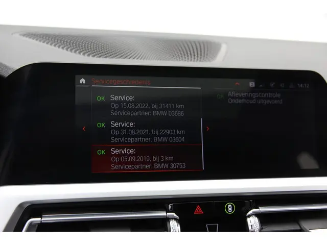 BMW 3 Serie 330i High Executive 2019 Benzine 17