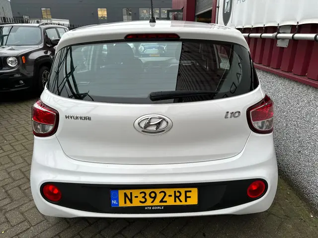Hyundai i10 1.0i i-Motion Comfort // Airco // 2017 Benzine 4