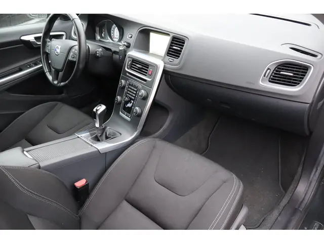 Volvo V60 2.0 D3 Summum 2016 Diesel 8