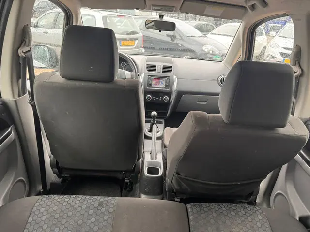 Suzuki SX4 1.6 Executive 2012 Benzine 10