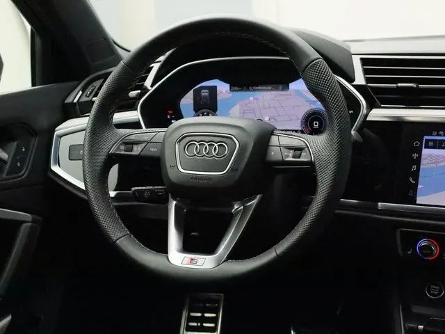 Audi Q3 35 TFSI/150PK S Line 2024 Benzine 35