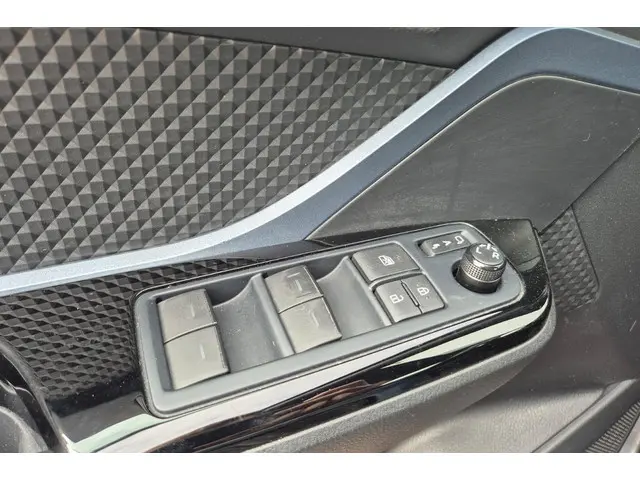 Toyota C-HR 1.8 Hybrid Dynamic 2021 Hybride Benzine 7