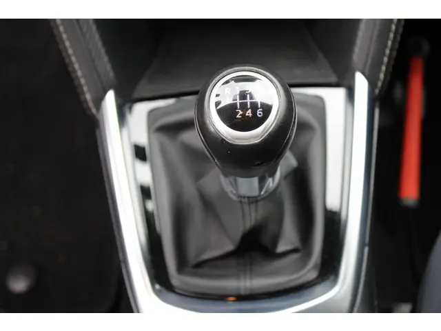 Mazda 2 1.5 Skyactiv-G Luxury 2020 Benzine 24