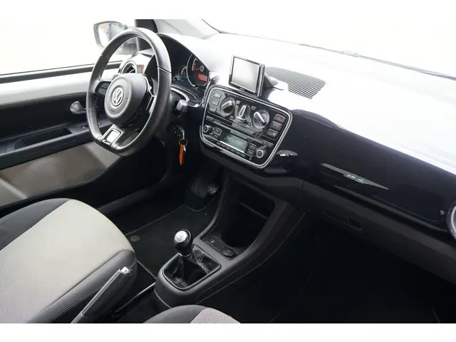 Volkswagen up! 1.0 cheer up! BlueMotion 2013 Benzine 7