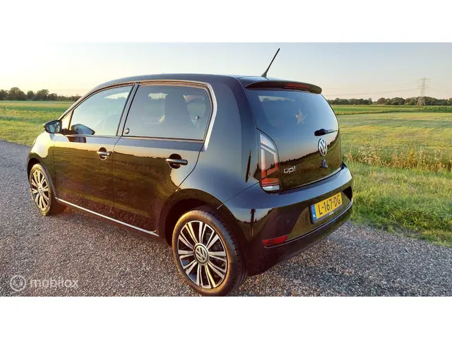 Volkswagen up! 1.0 BMT high up! 2017 Benzine 3