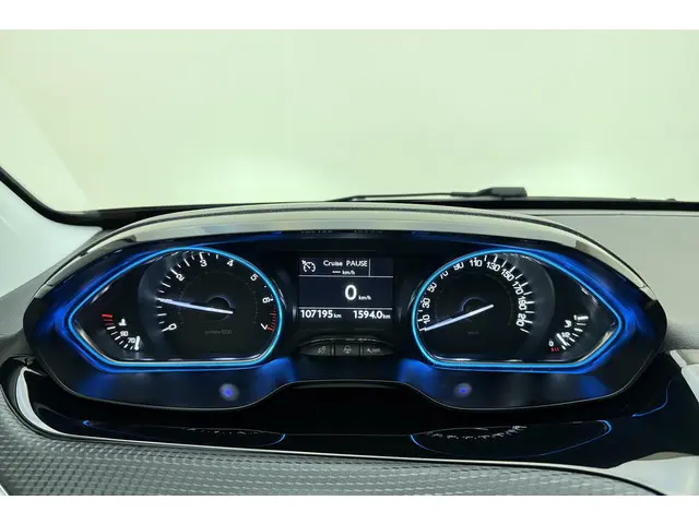 Peugeot 2008 1.2 PureTech Allure 2016 Benzine 18