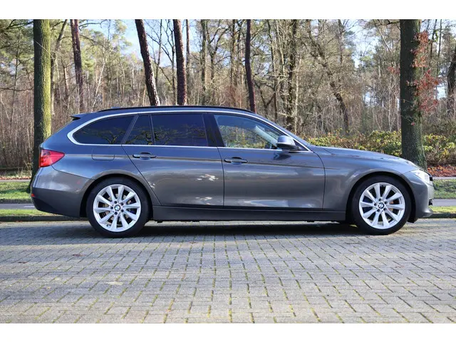 BMW 3 Serie Touring 328i Executive 2013 Benzine 5