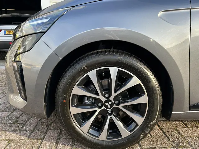 Mitsubishi Colt 1.0T MT Intense 2024 Benzine 2