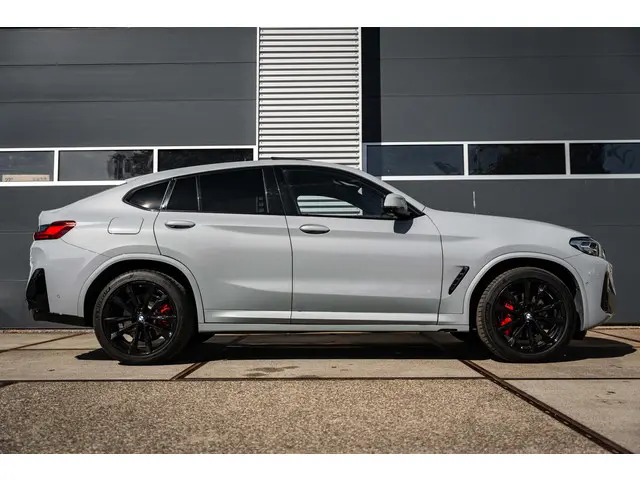 BMW X4 xDrive20i High Executive 2022 Benzine 7