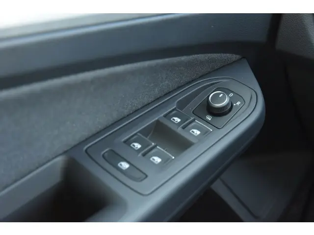 Volkswagen Golf 1.0 TSI Life 2023 Benzine 16