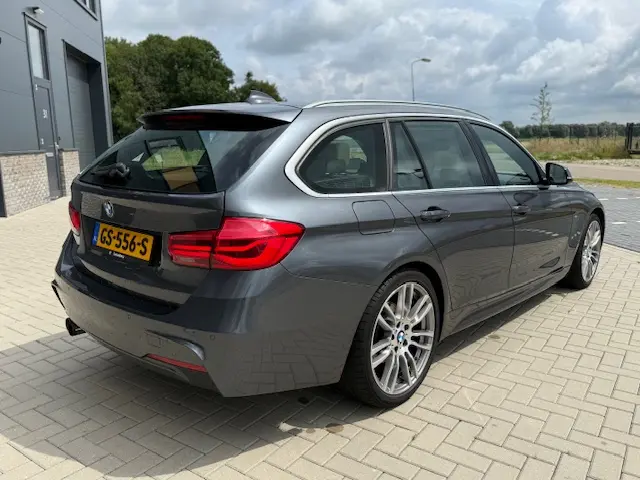 BMW 3 Serie Touring 330i xDrive M Sport 2015 Benzine 8