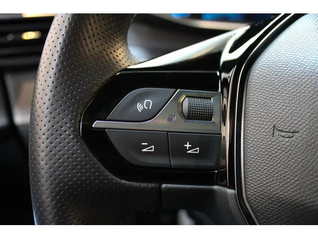 Peugeot e-208 EV GT Pack 50 kWh | PANO | 2022 Elektrisch 38