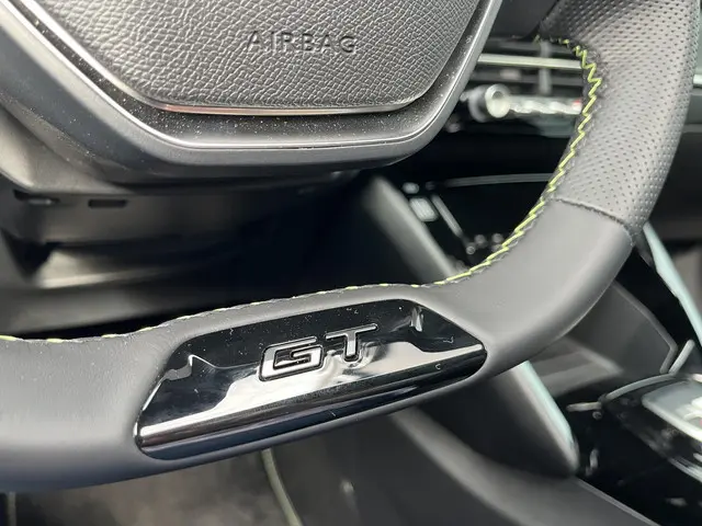 Peugeot 2008 1.2 Hybrid 145 PK GT 2025 Hybride Benzine 40