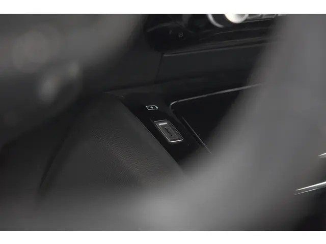 Peugeot 208 PureTech 100 Allure Pack 2023 Benzine 43