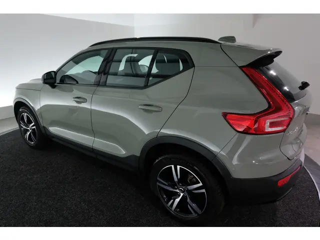 Volvo XC40 2.0 B4 Plus Dark 2024 Hybride Benzine 24