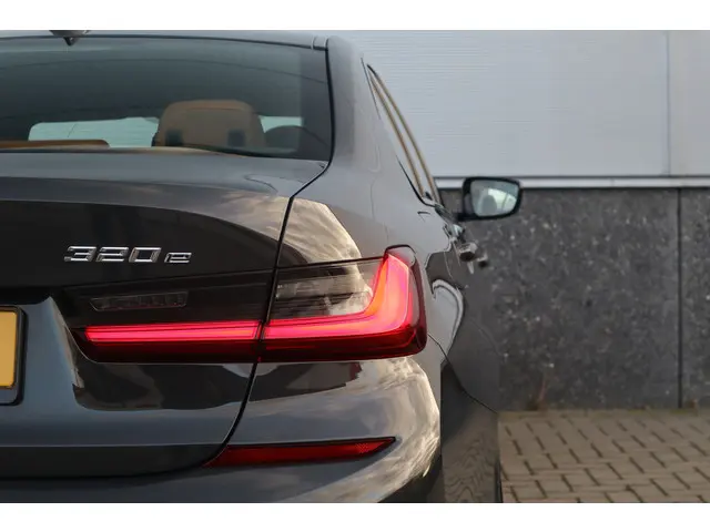 BMW 3 Serie 320e M-Sport 2022 Hybride Benzine 13