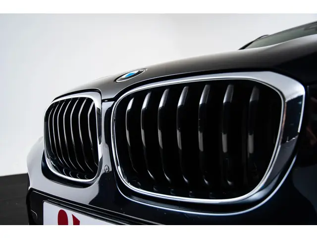 BMW X3 xDrive20i High Executive 2018 Benzine 23