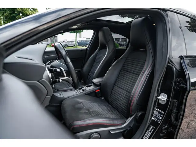 Mercedes-Benz CLA 180 AMG 2015 Benzine 18