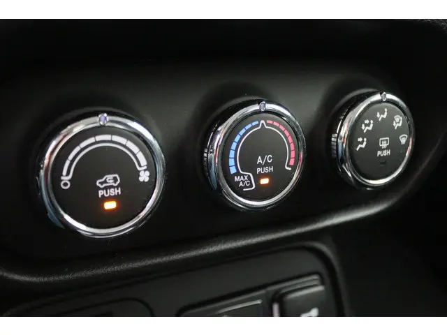 Jeep Renegade 1.6 E-Torq Longitude 2015 Benzine 36