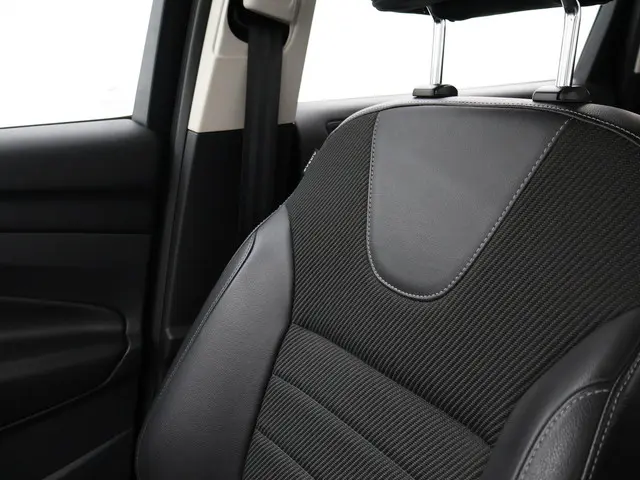 Ford Kuga 1.5 150 PK TITANIUM + TREKHAAK 2015 Benzine 29
