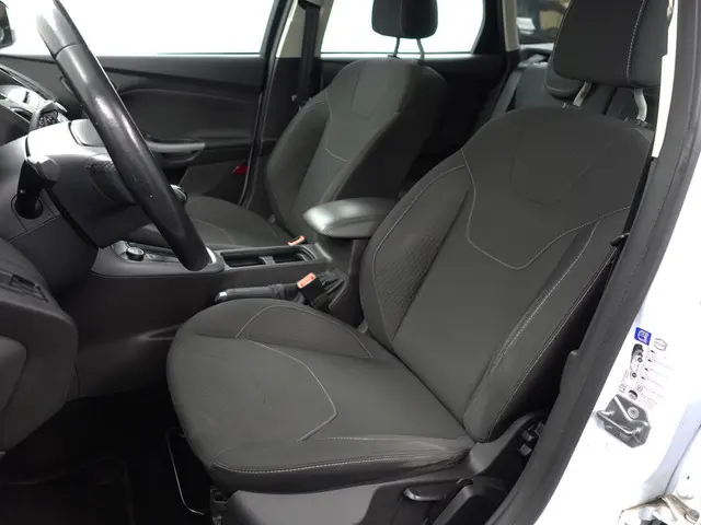 Ford Focus Wagon 1.0 Titanium Edition- 2015 Benzine 17