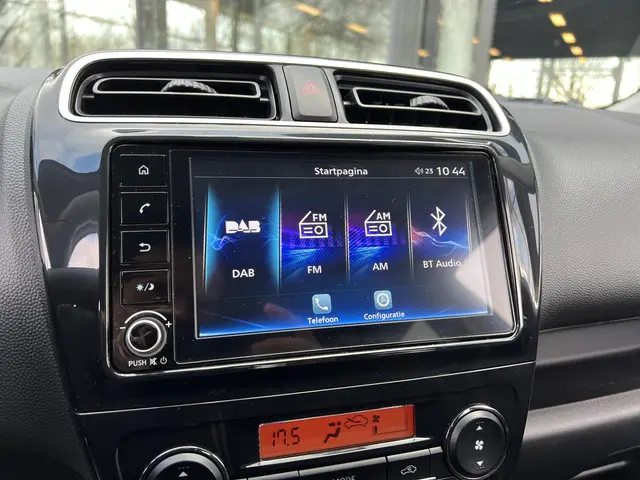 Mitsubishi Space Star 1.2 Dynamic 2024 Benzine 10