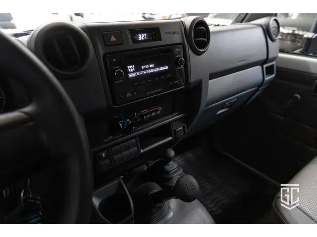 Toyota Land Cruiser GRJ79 Single Cab M/T 2024 Benzine 9