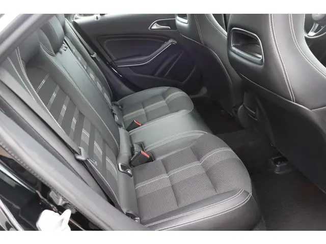 Mercedes-Benz CLA 180 d Lease Edition Plus 2016 Diesel 14