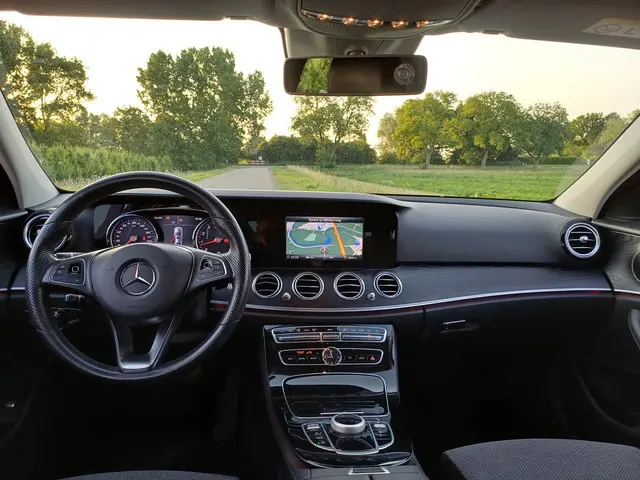Mercedes-Benz E-Klasse 200 Premium 2017 Benzine 29