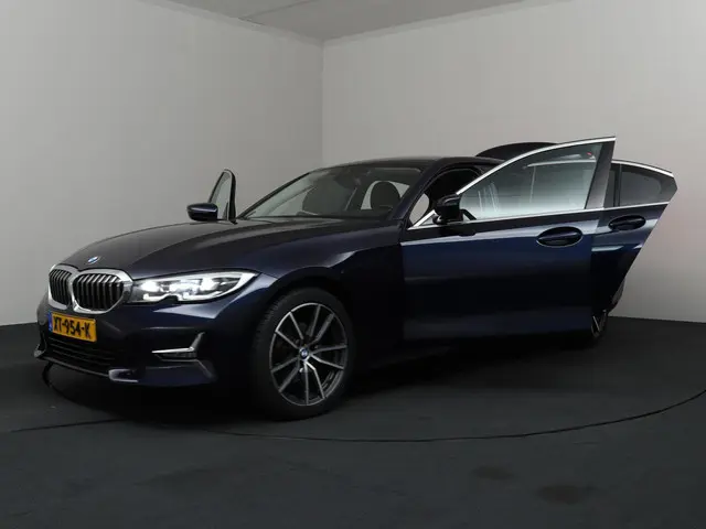 BMW 3 Serie 320i High Executive Edition 2019 Benzine 30