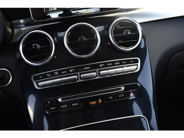Mercedes-Benz GLC 220 d 4MATIC Prestige 2016 Diesel 12