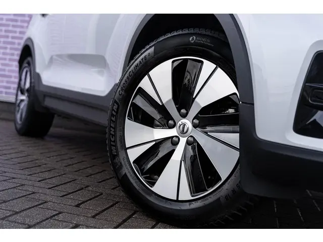 Volvo XC40 Plug-in Hybrid T5 Core 2023 Hybride Benzine 4