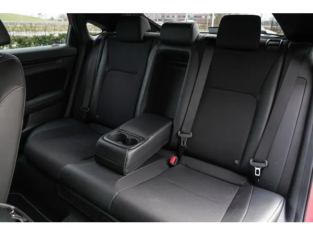 Honda Civic 2.0i e:HEV SPORT 2023 Hybride Benzine 9