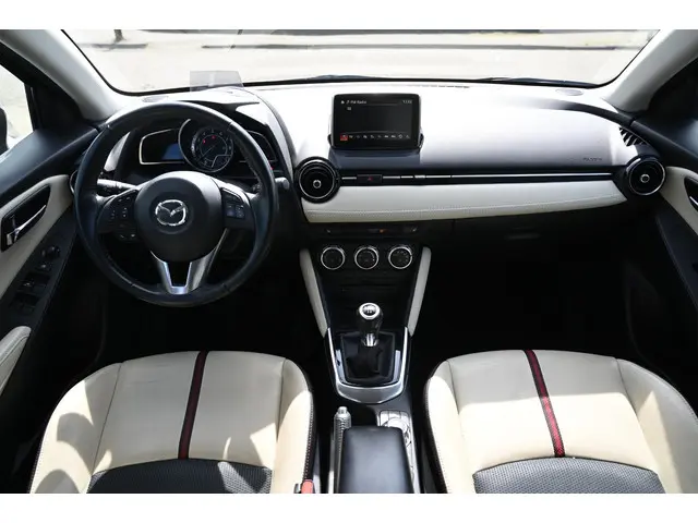 Mazda 2 Skyactiv-G 90 5MT Skylease GT 2016 Benzine 10