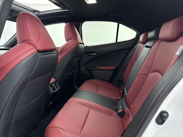 Lexus UX 250h F Sport Line 2024 Hybride Benzine 14