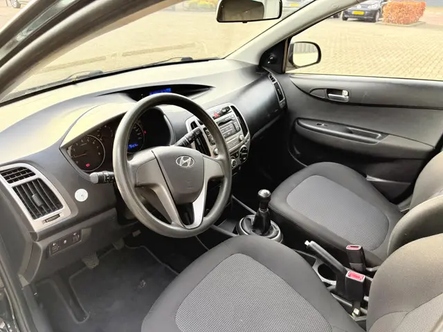 Hyundai i20 1.2i Business Edition *AC 2014 Benzine 10