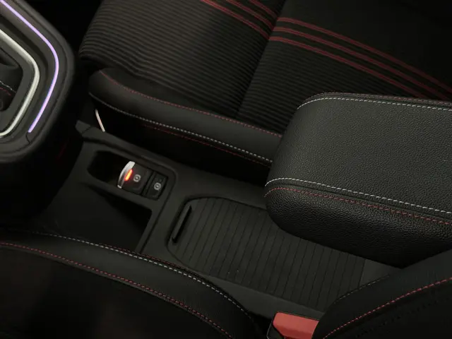 Renault Clio 1.3 TCe 130 EDC R.S. Line 2021 Benzine 38