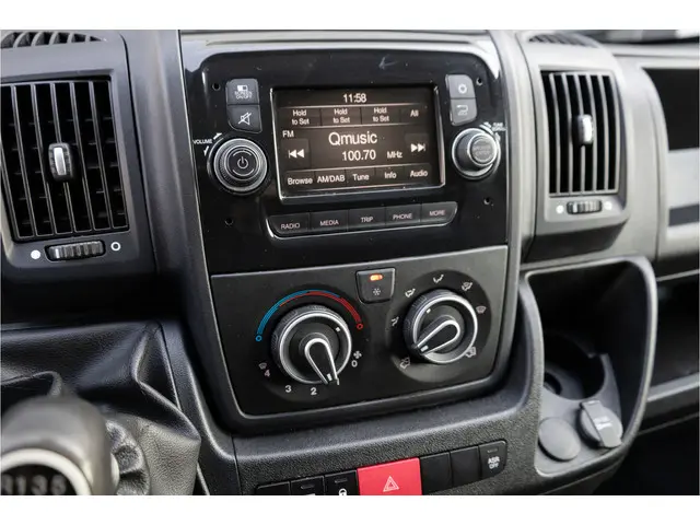 Citroën Jumper 2.2 BlHDi 140PK L2H2 33 2022 Diesel 18