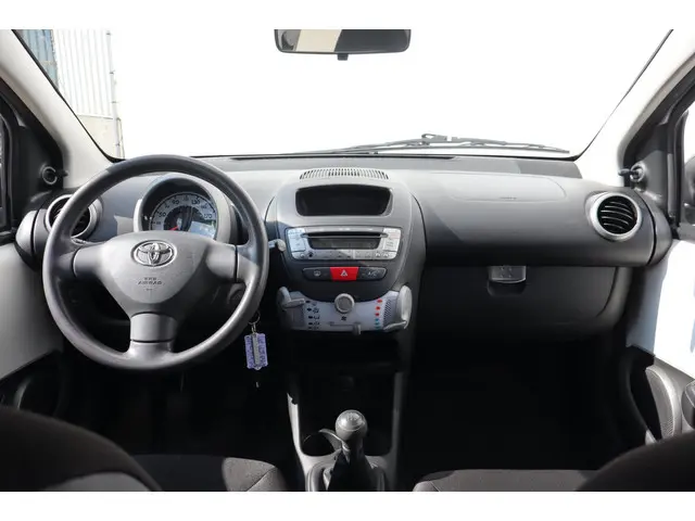 Toyota Aygo 1.0 VVT-i Now, Airco. 2013 Benzine 11