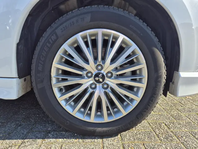 Mitsubishi Outlander 2.4 PHEV Pure+ 2020 Hybride Benzine 25