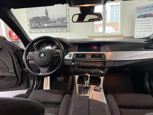 BMW 5 Serie 520i High Executive 2012 Benzine 16