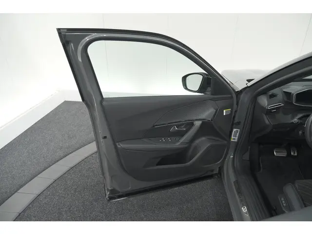 Peugeot 2008 PureTech 130 EAT8 GT 2024 Benzine 77