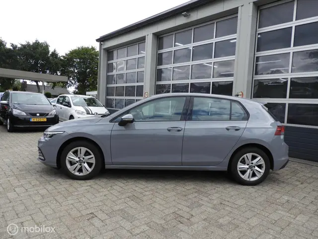 Volkswagen Golf 1.0 eTSI Life 2022 Benzine 3