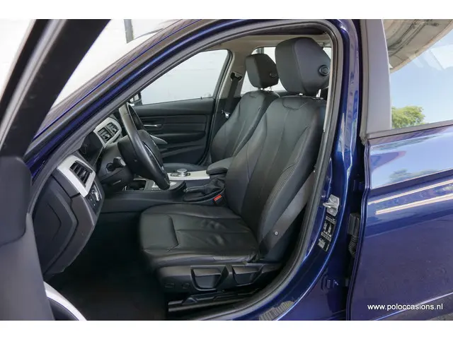 BMW 3 Serie Touring 318i 2019 Benzine 6