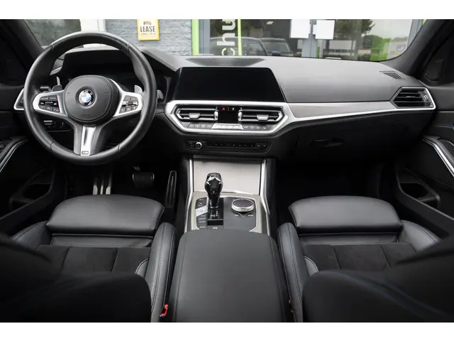 BMW 3 Serie 320i High Executive 2020 Benzine 20