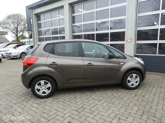 Kia Venga 1.4 CVVT ExecutiveLine 2014 Benzine 4