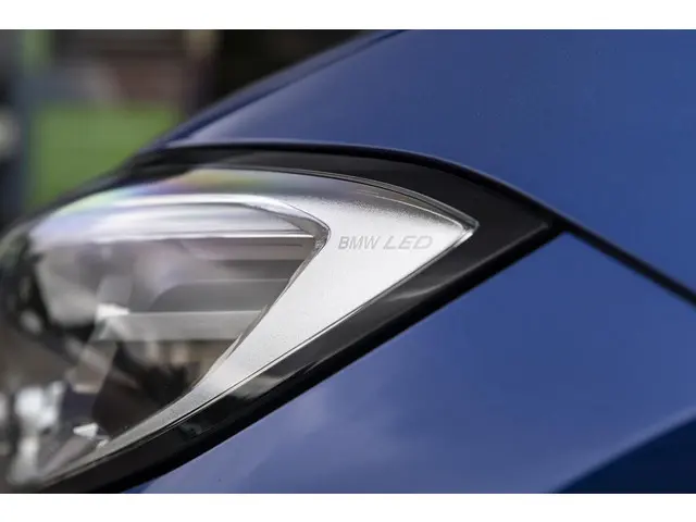 BMW 3 Serie 320i High Executive 2020 Benzine 31