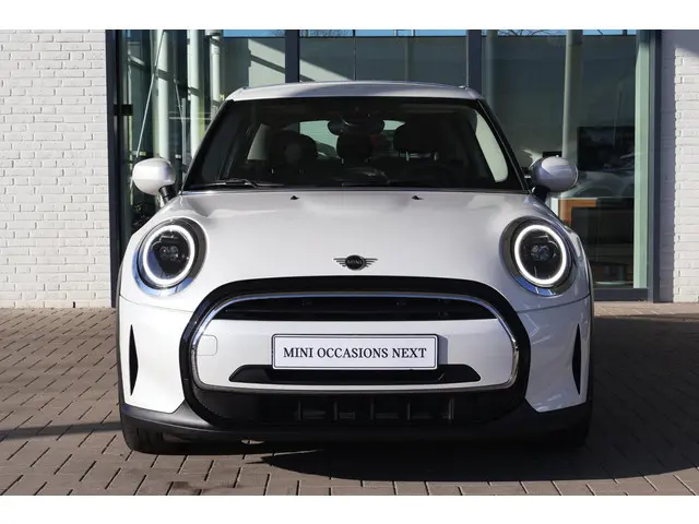 MINI 5-Deurs 1.5 Cooper Classic 2024 Benzine 3