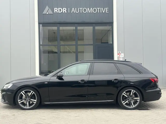 Audi A4 Avant 35 TFSI S Line / Panorama dak 2021 Benzine 4